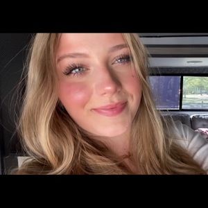 Meet your Posher, Caydence